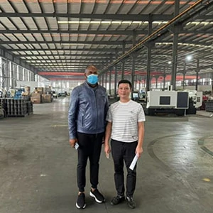 Клиенты посещают завод Dingtai и фотографируются группой